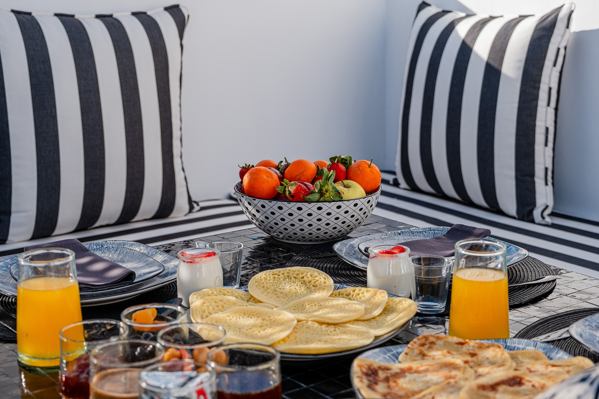 Petit-déjeuner servi au Riad Alaya